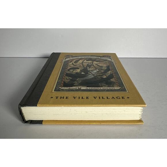 The Vile Village A Series of Unfortunate Events #7 Lemony Snicket 1st Edition - Picture 4 of 10